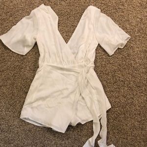 White v-neck play suit